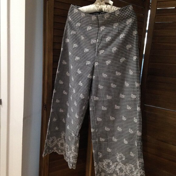 5/$15| Unused Cute Embroidered Like Floral Scallop Hem Wide Leg Back Zippered P… - Picture 11 of 16